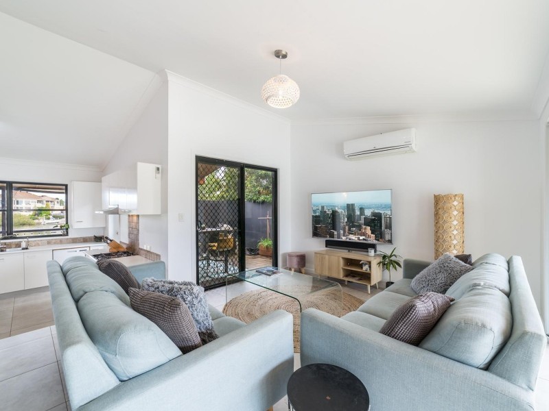 32 Blair Athol Crescent, Sorrento QLD 4217