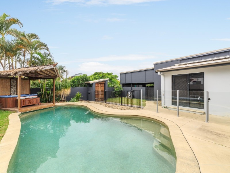 32 Blair Athol Crescent, Sorrento QLD 4217