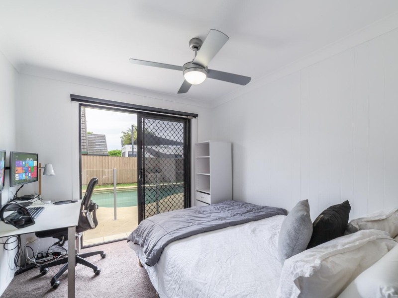 32 Blair Athol Crescent, Sorrento QLD 4217