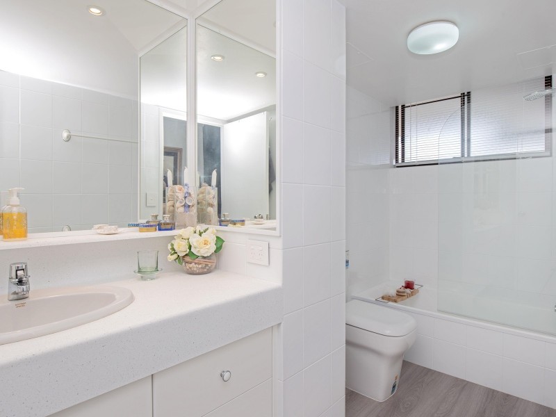 17 Bayview Street, Runaway Bay QLD 4216