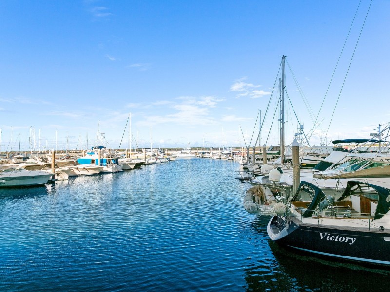 17 Bayview Street, Runaway Bay QLD 4216