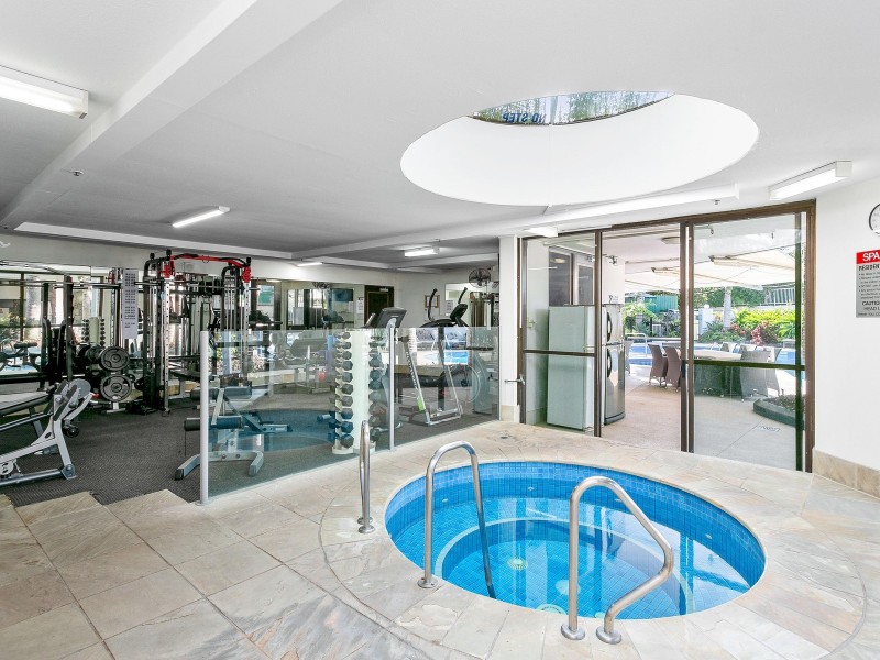 17 Bayview Street, Runaway Bay QLD 4216