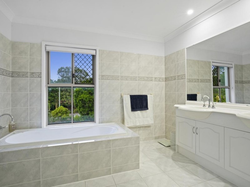 35 Country Crescent, Nerang QLD 4211