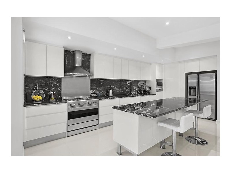 49 Breaker Street, Main Beach QLD 4217