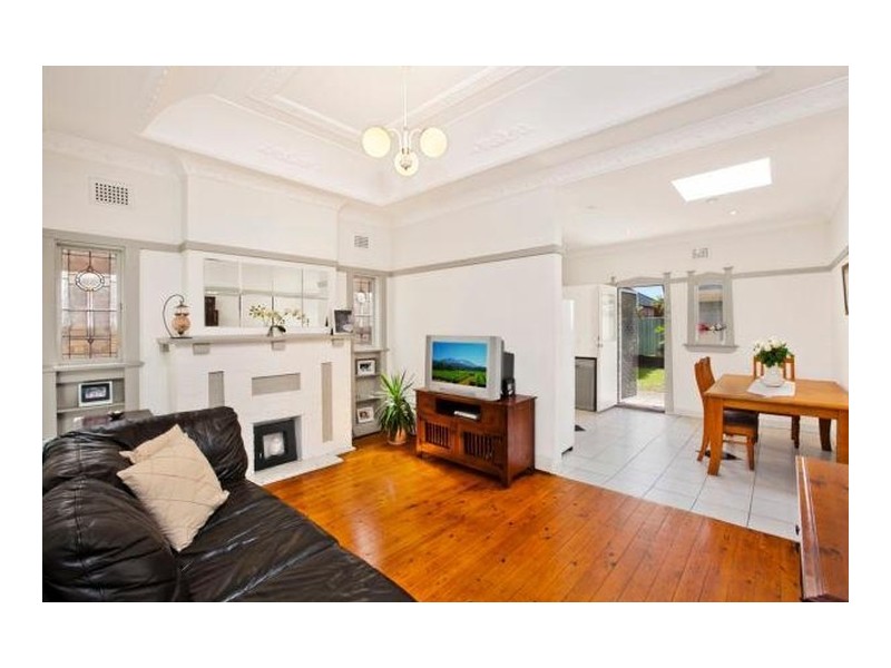 37 Robinson Street, Eastlakes NSW 2018