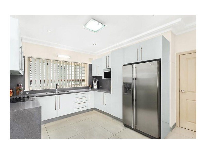 18 Roseland Avenue, Roselands NSW 2196