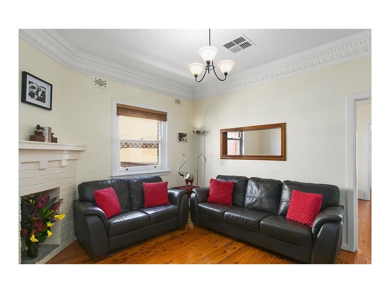 15 St Helena Parade, Eastlakes NSW 2018