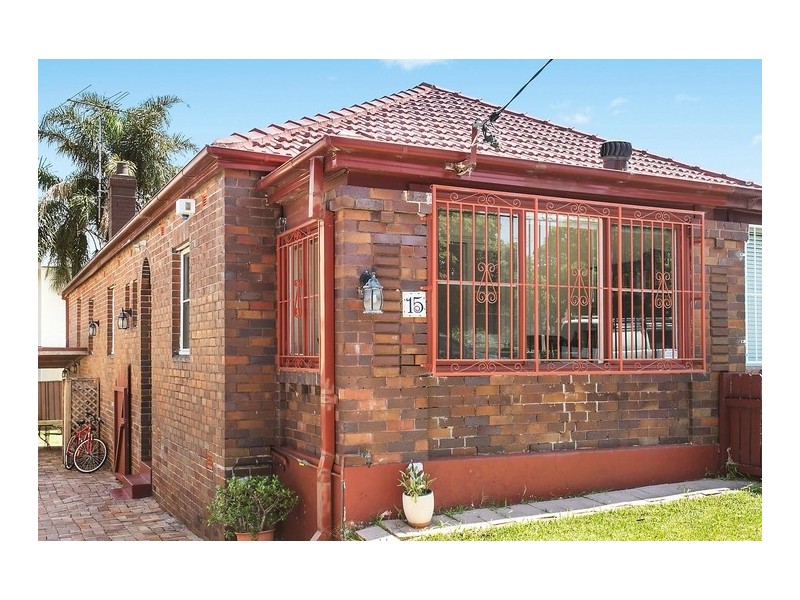 15 St Helena Parade, Eastlakes NSW 2018