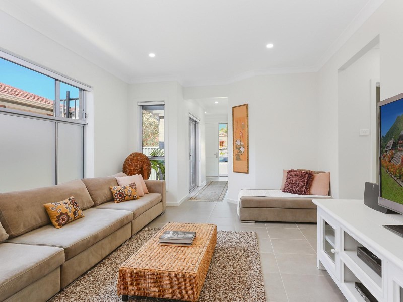 86 Macquarie Street, Chifley NSW 2036