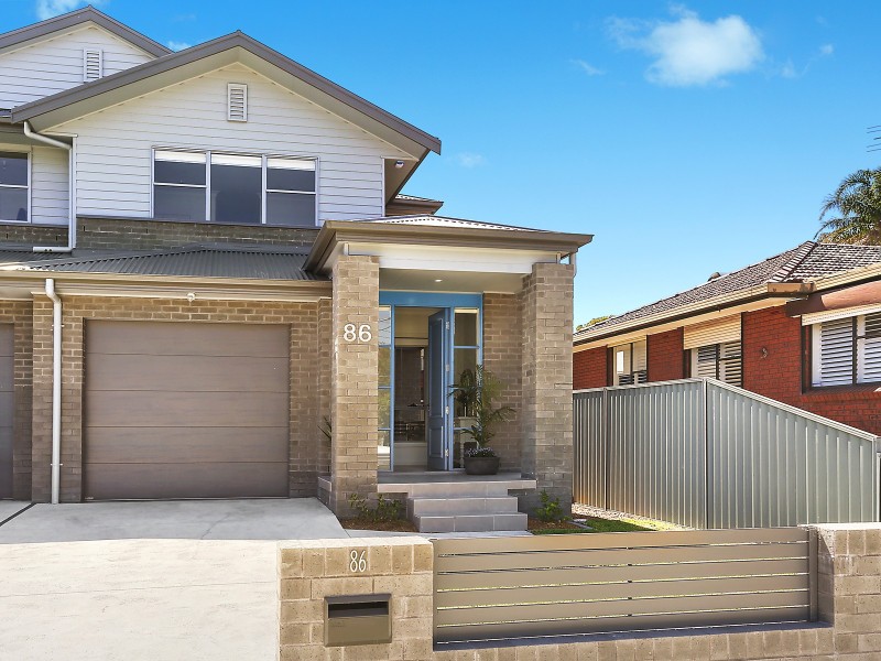 86 Macquarie Street, Chifley NSW 2036