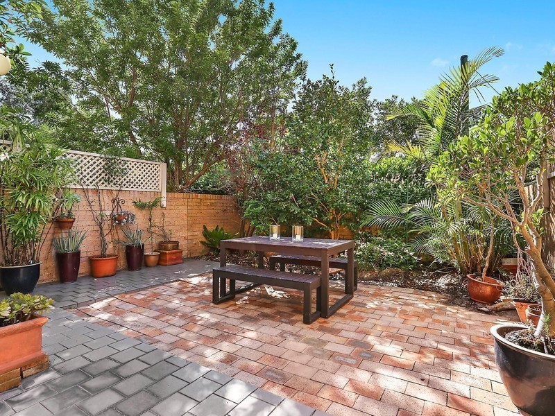 2/4 Edgecumbe Avenue, Coogee NSW 2034