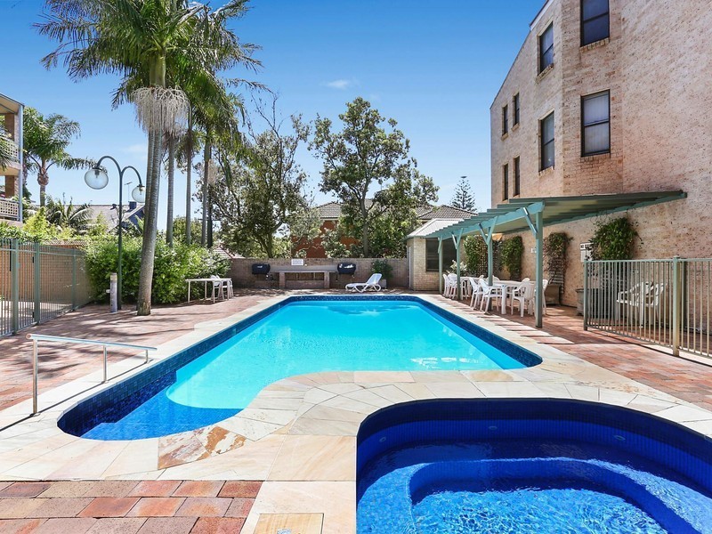 2/4 Edgecumbe Avenue, Coogee NSW 2034