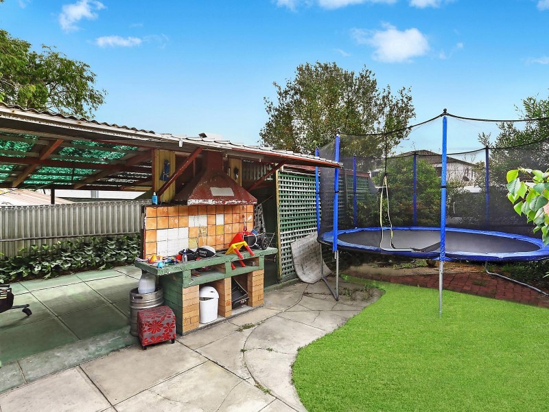 16 Warburton Street, Chifley NSW 2036
