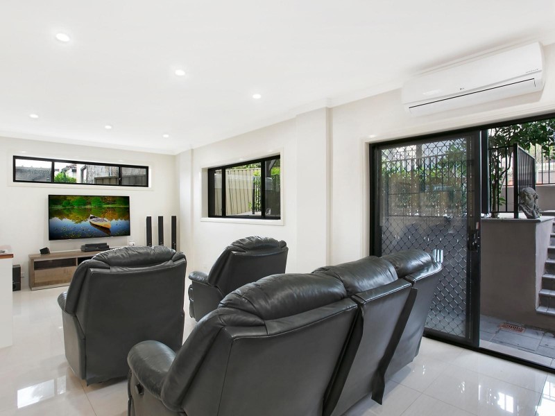 32 Trevelyan Street, Botany NSW 2019