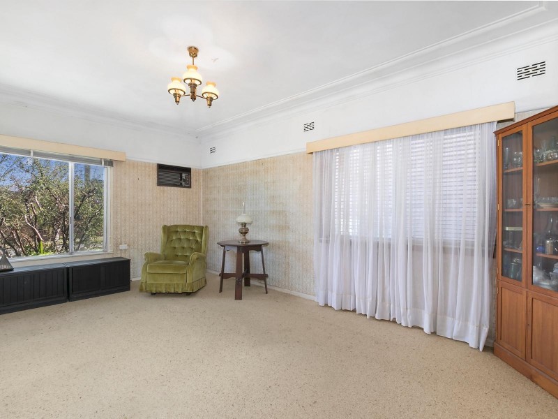 32 Dampier Street, Chifley NSW 2036