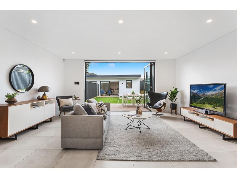 16 Warburton Street, Chifley NSW 2036