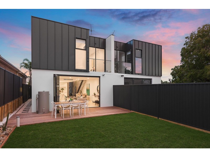 16 Warburton Street, Chifley NSW 2036