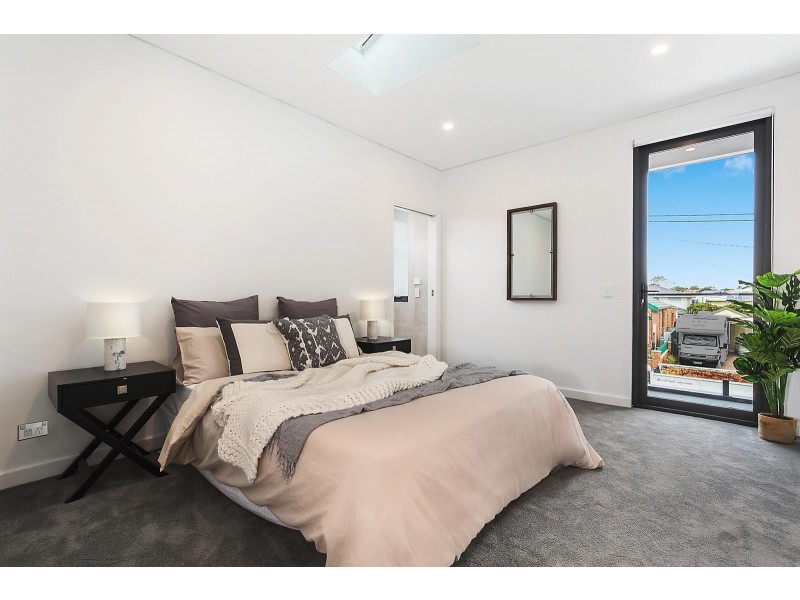 16 Warburton Street, Chifley NSW 2036