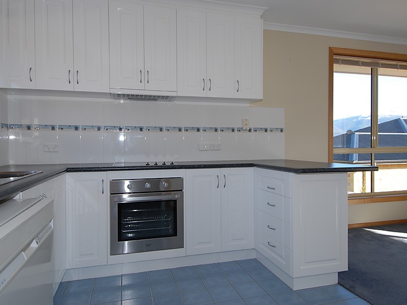 2/57 Baynton Street, Kingston TAS 7050