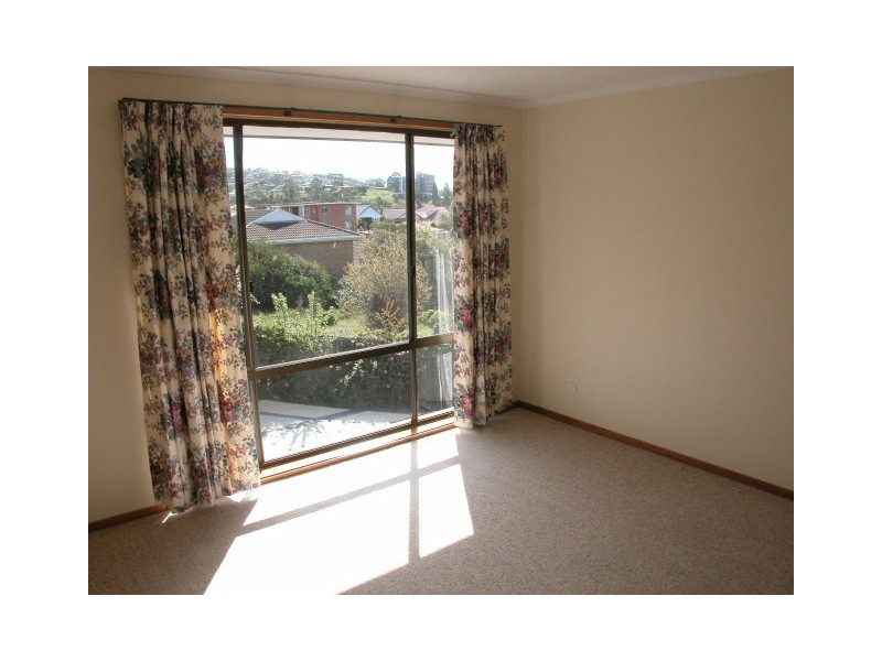 2/53 Pedder Avenue, New Town TAS 7008
