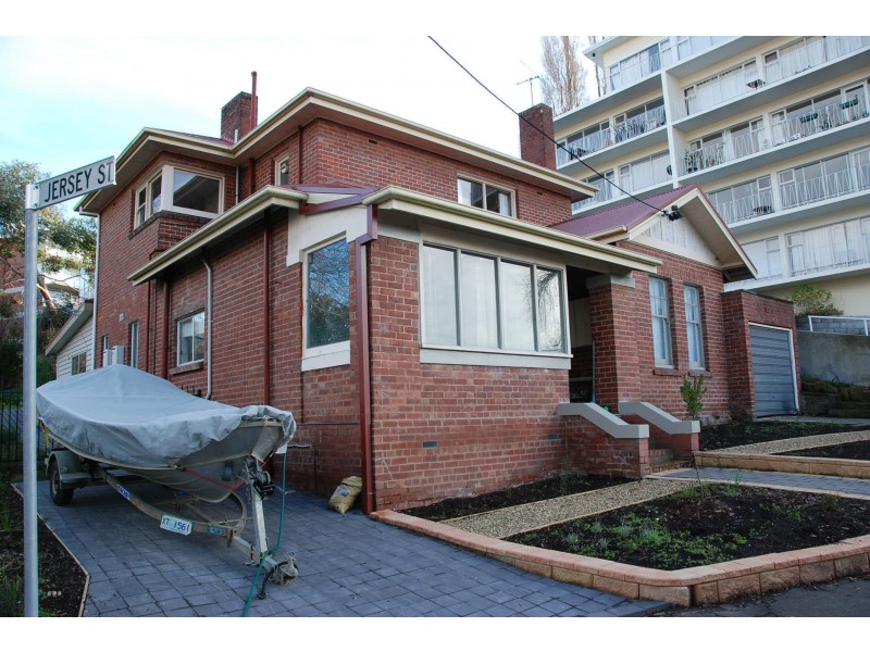 2/2 Jersey Street, Sandy Bay TAS 7005
