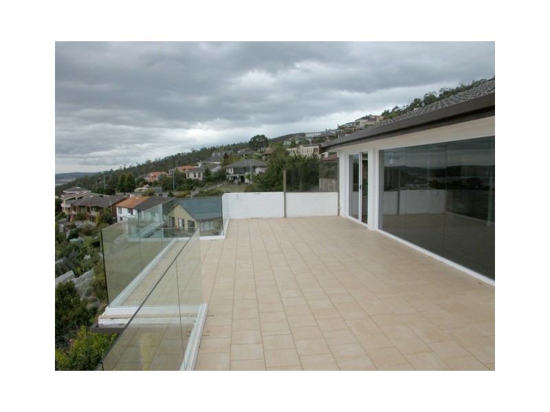 2/459 Churchill Avenue, Sandy Bay TAS 7005