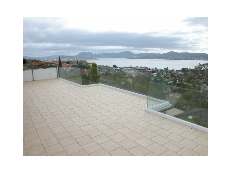 2/459 Churchill Avenue, Sandy Bay TAS 7005