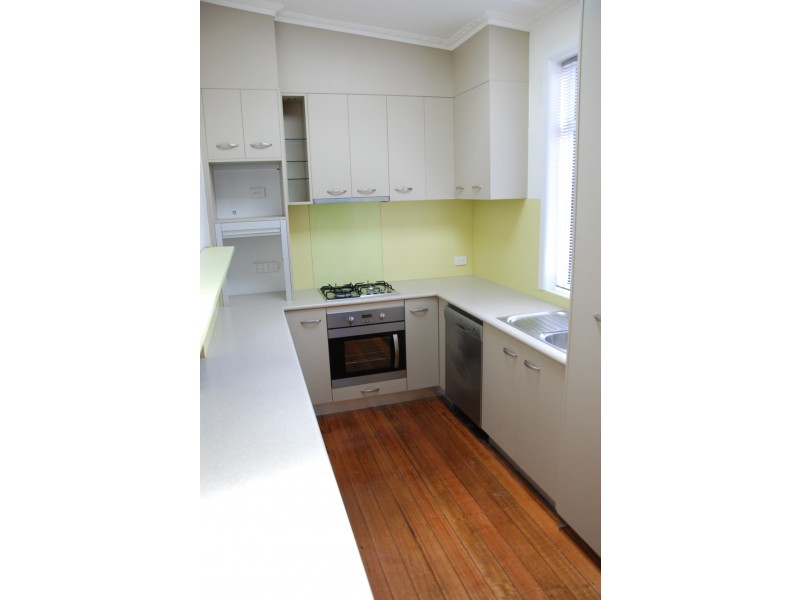 8 Oakley Avenue, New Town TAS 7008