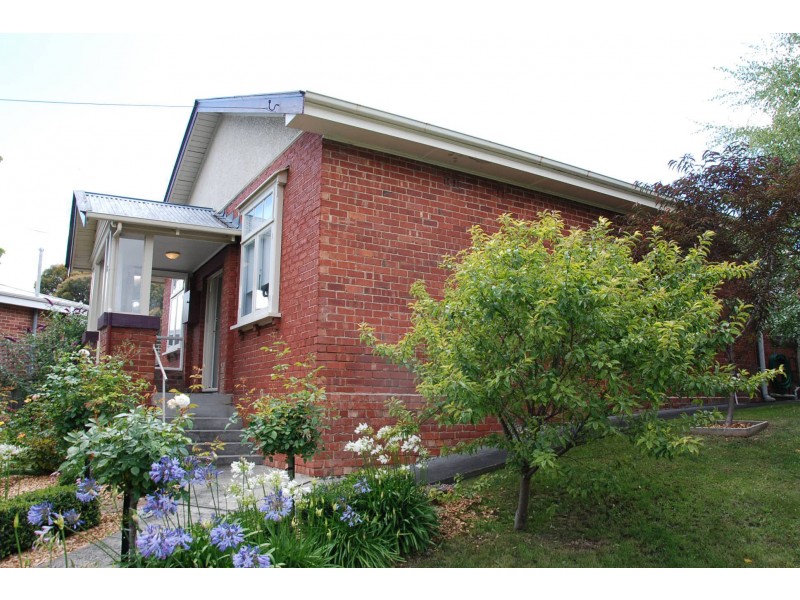 8 Oakley Avenue, New Town TAS 7008