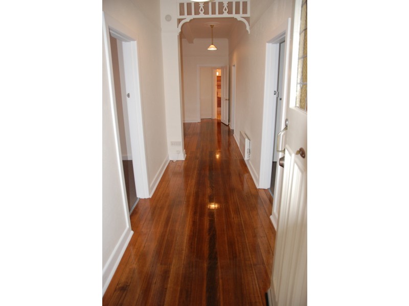 8 Oakley Avenue, New Town TAS 7008