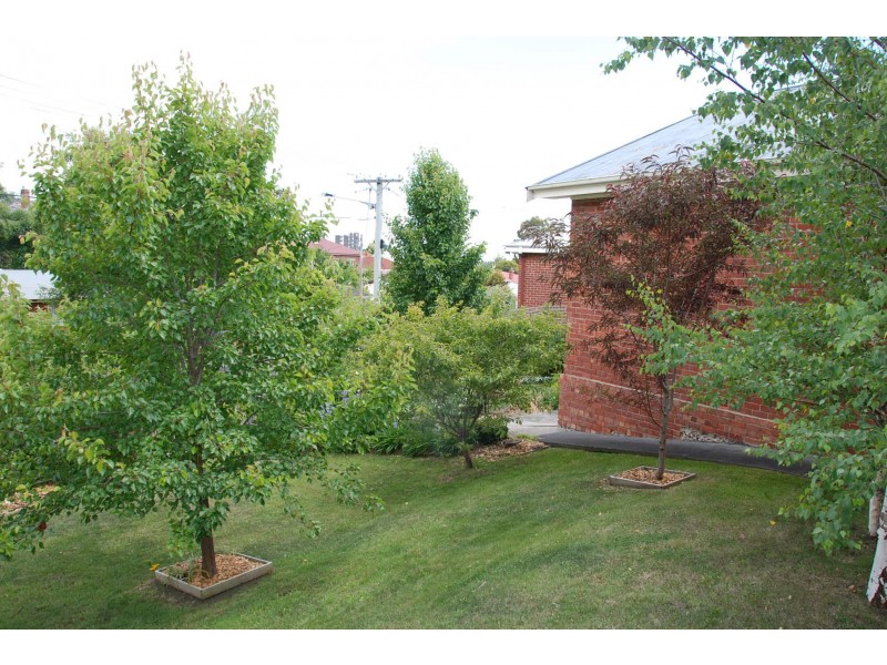 8 Oakley Avenue, New Town TAS 7008