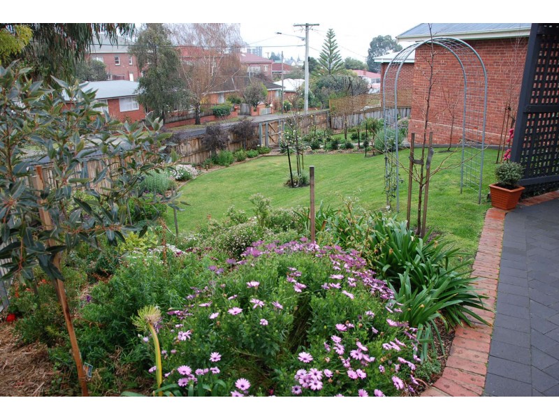 8 Oakley Avenue, New Town TAS 7008