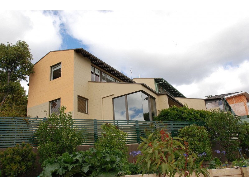 2/455 Churchill Avenue, Sandy Bay TAS 7005