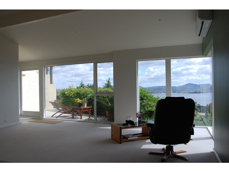 2/455 Churchill Avenue, Sandy Bay TAS 7005