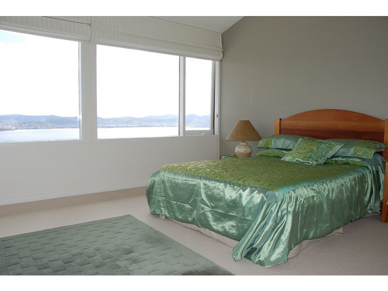 2/455 Churchill Avenue, Sandy Bay TAS 7005