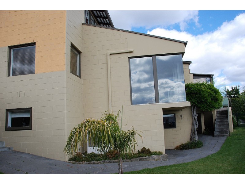 2/455 Churchill Avenue, Sandy Bay TAS 7005