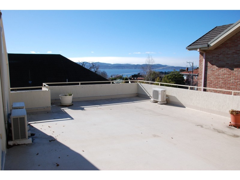 2/29 Red Chapel Avenue, Sandy Bay TAS 7005