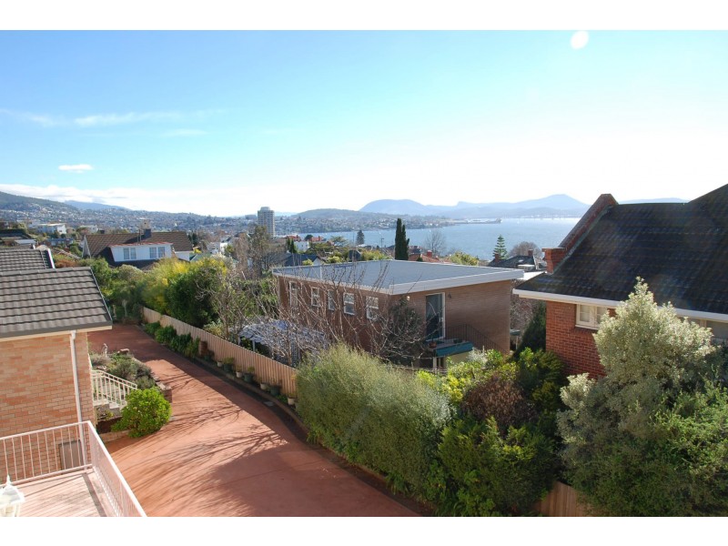 2/29 Red Chapel Avenue, Sandy Bay TAS 7005
