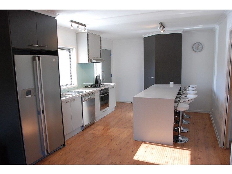 1 Bartlett Place, Lindisfarne TAS 7015