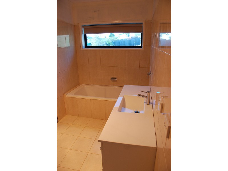 1 Bartlett Place, Lindisfarne TAS 7015