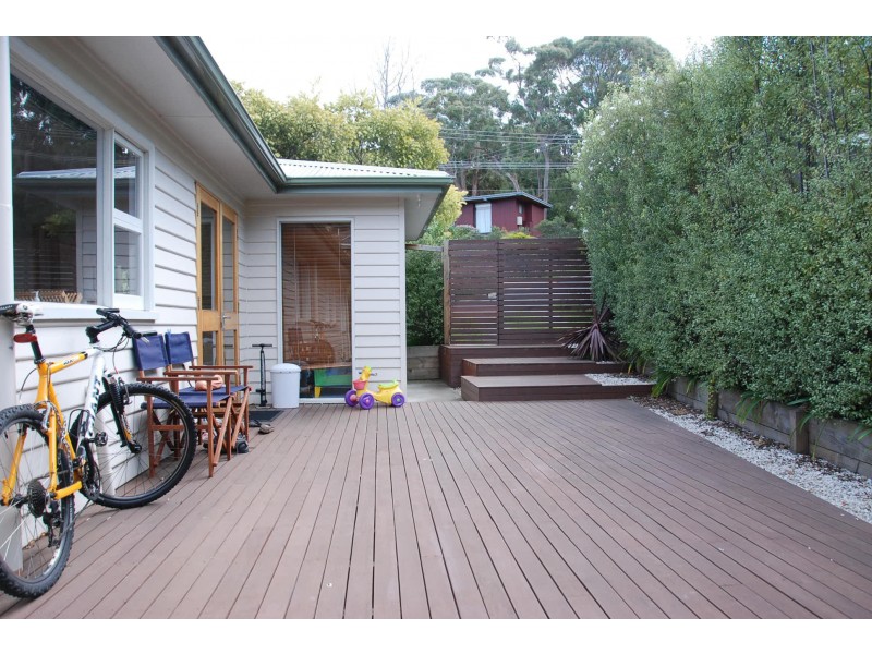 56 Bergonia Street, Lindisfarne TAS 7015