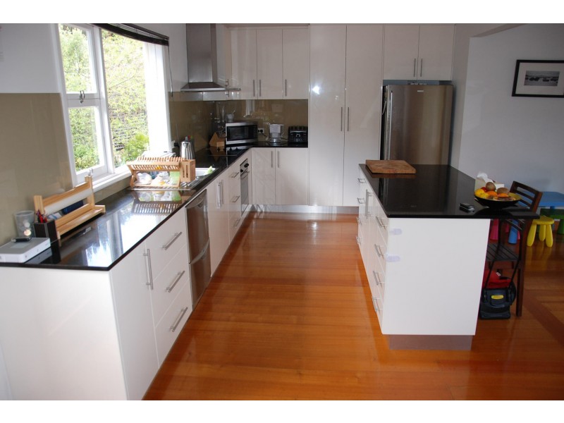 56 Bergonia Street, Lindisfarne TAS 7015