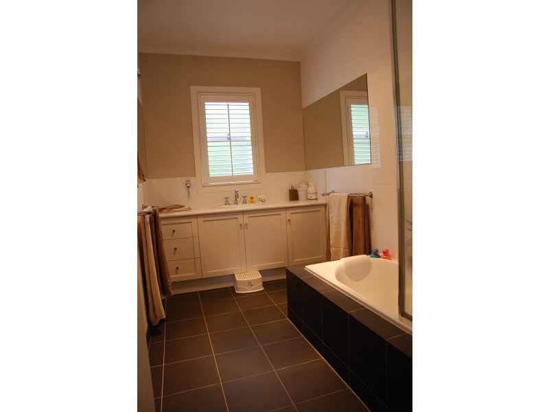 56 Bergonia Street, Lindisfarne TAS 7015
