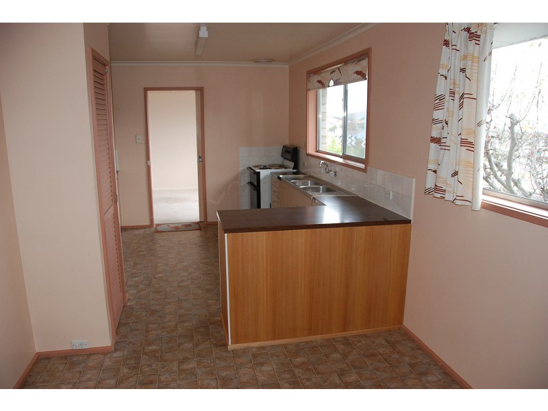 1 Lorne Crescent, Howrah TAS 7018