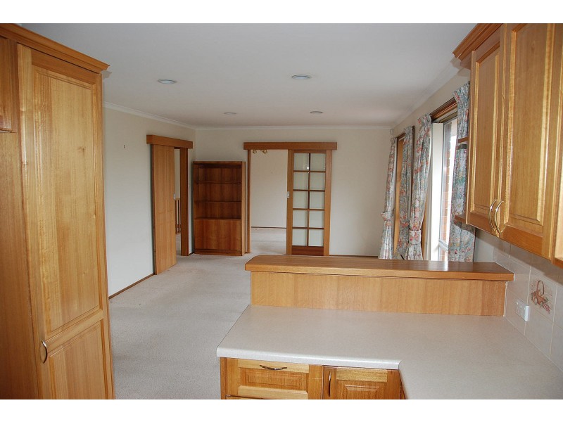 17 Begonia Street, Lindisfarne TAS 7015