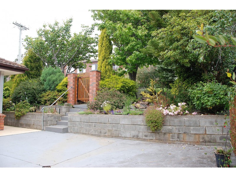 17 Begonia Street, Lindisfarne TAS 7015