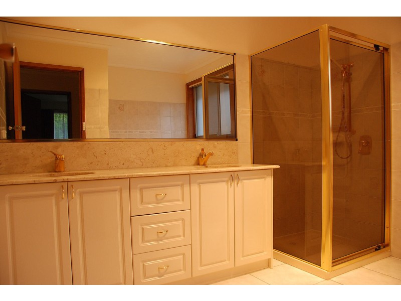 17 Begonia Street, Lindisfarne TAS 7015