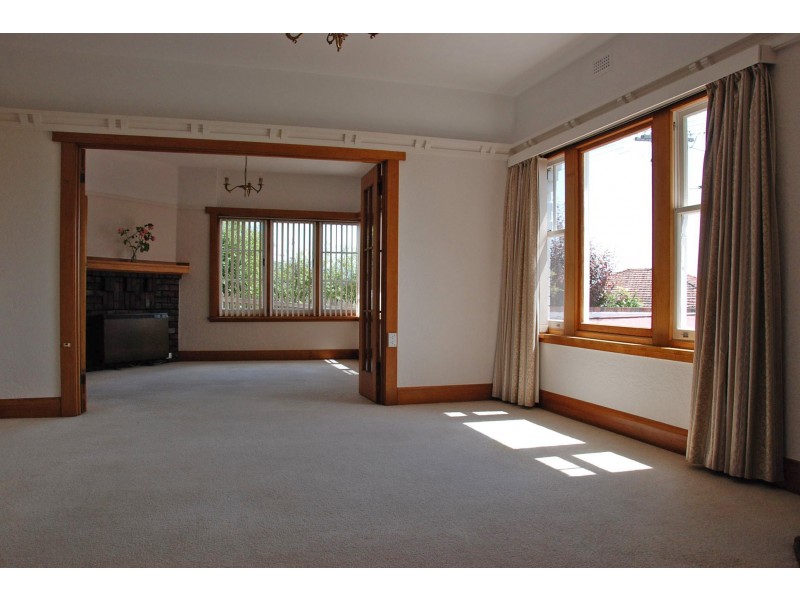 10 Heathcombe Avenue, Sandy Bay TAS 7005