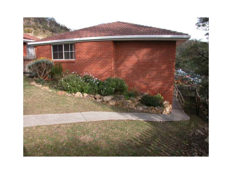 2/42 Benjafield Terrace, Mount Stuart TAS 7000