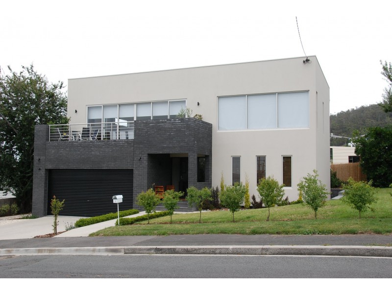 1 Nubeena Crescent, Taroona TAS 7053